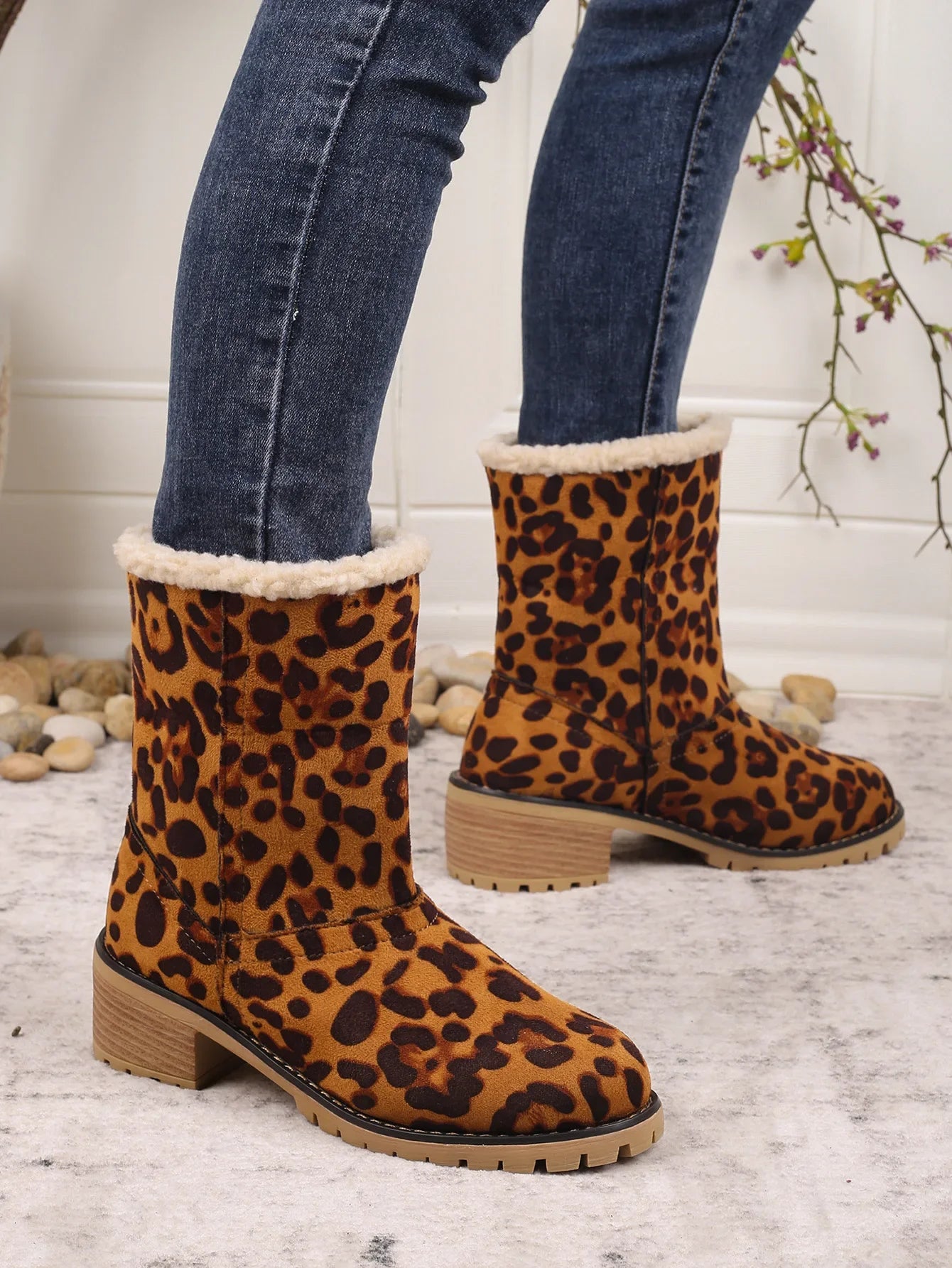 Women's Winter Snow Boots – Warm Comfortable Outdoor Shoes